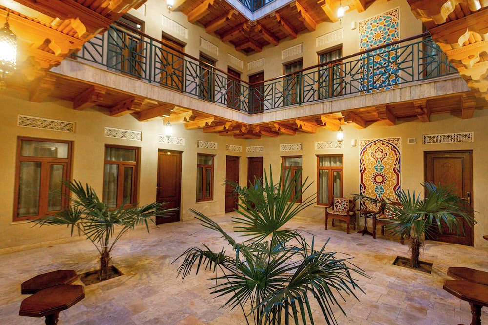 Hotel Iman