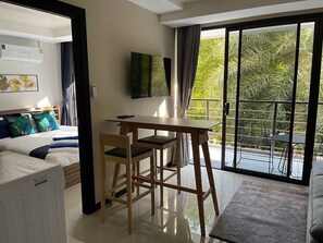 1 bedroom, iron/ironing board, WiFi, bed sheets - Cosy 1-bedroom apartment in a pleasant walking location to Yanui beach  (Tambon Rawai)
