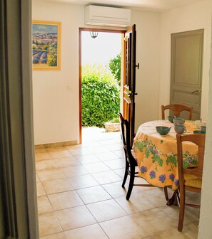 Dining - Charming Provence-style apartment, 2-bedroom in Vence, near mountains and sea (Vence)