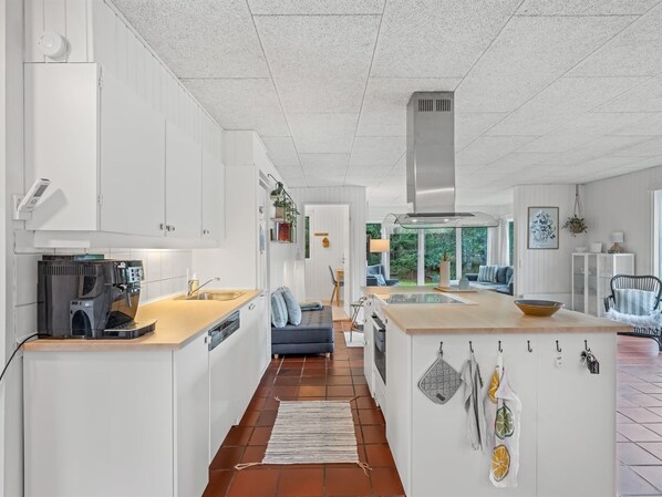 Fridge, dishwasher, cookware/dishes/utensils