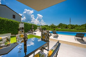 Outdoor dining - Villa Tonka (Nova Vas)