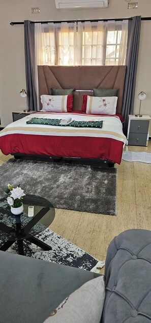 Superior Double Room, Executive Level | Laptop workspace, blackout curtains, soundproofing, iron/ironing board - TumTowa Luxury (Lusaka)