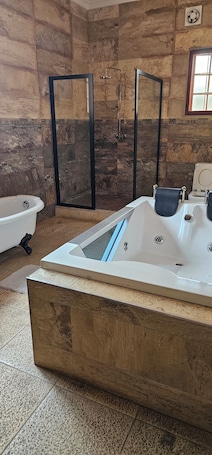 Superior Double Room, Executive Level | Bathroom | Separate tub and shower, free toiletries, slippers, towels. TumTowa Luxury