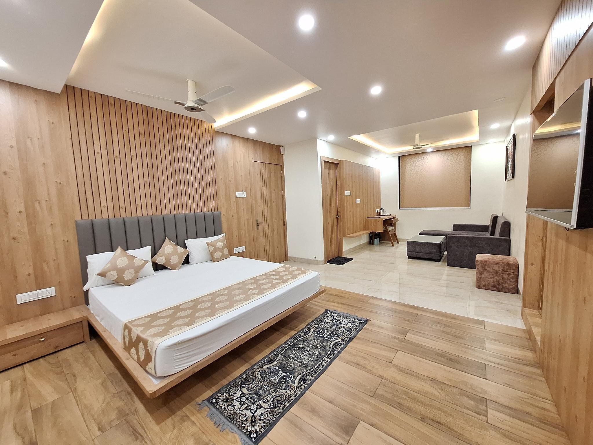 Luxury Suite | Premium bedding, pillow-top beds, desk, laptop workspace