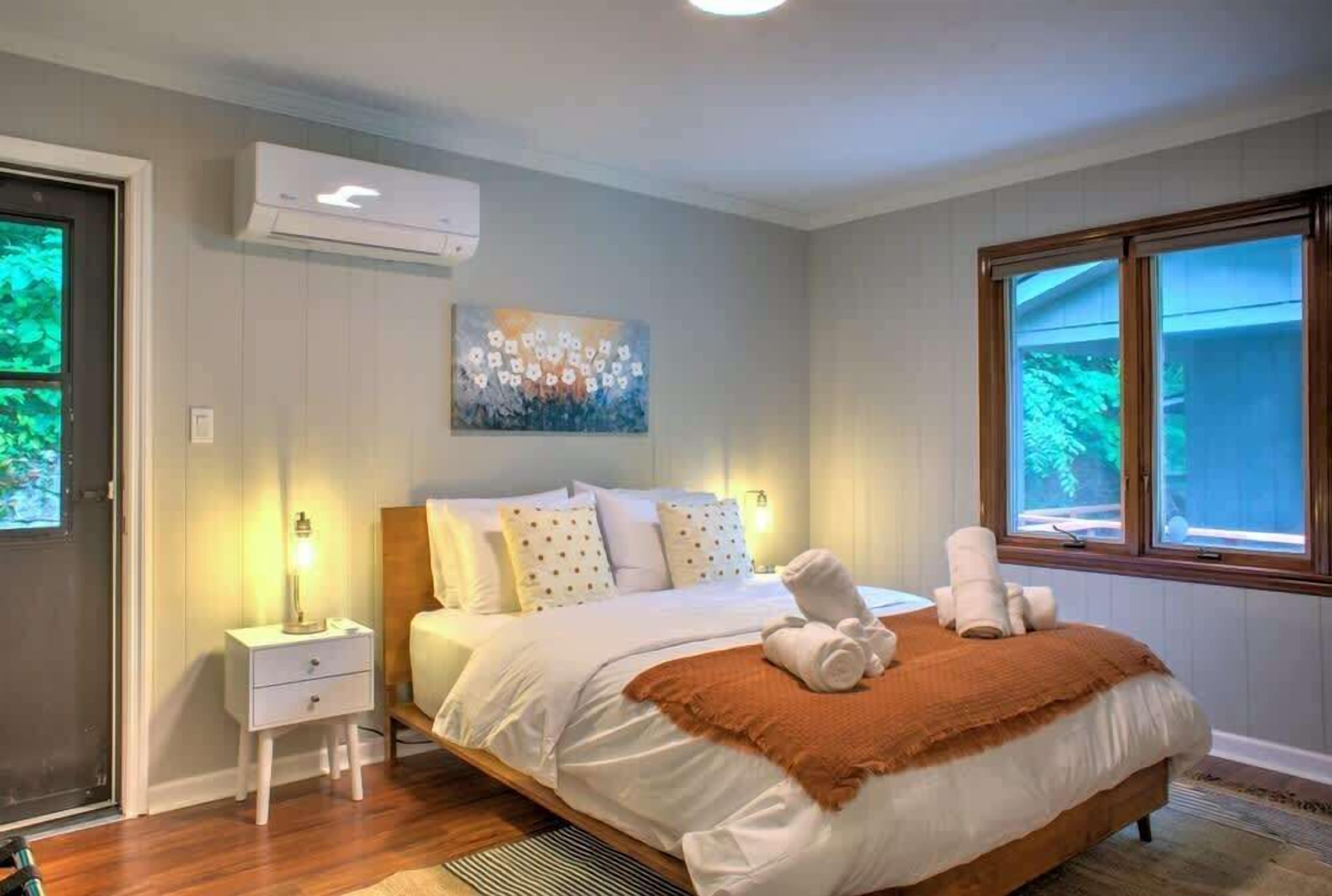 4 slaapkamers, een bureau, een strijkplank/strijkijzer, wifi