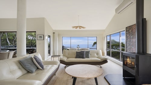 Ocean Ridge at Killcare by HolidayCo.