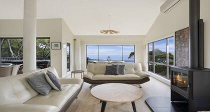 Ocean Ridge at Killcare by HolidayCo.