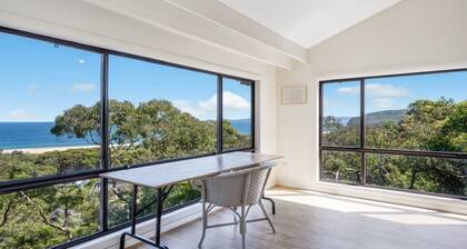 Ocean Ridge at Killcare by HolidayCo.