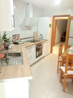 電子レンジ、オーブン、コンロ、食器洗い機