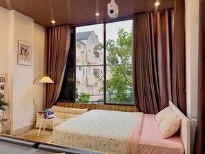 Deluxe Studio | Desk, blackout drapes, free WiFi, bed sheets - Corgi House Beachstay Da Nang (Da Nang)