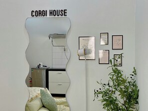 Superior Double Room | Living area - Corgi House Beachstay Da Nang (Da Nang)