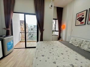 Estudio superior | Escritorio, cortinas opacas, wifi gratis y ropa de cama