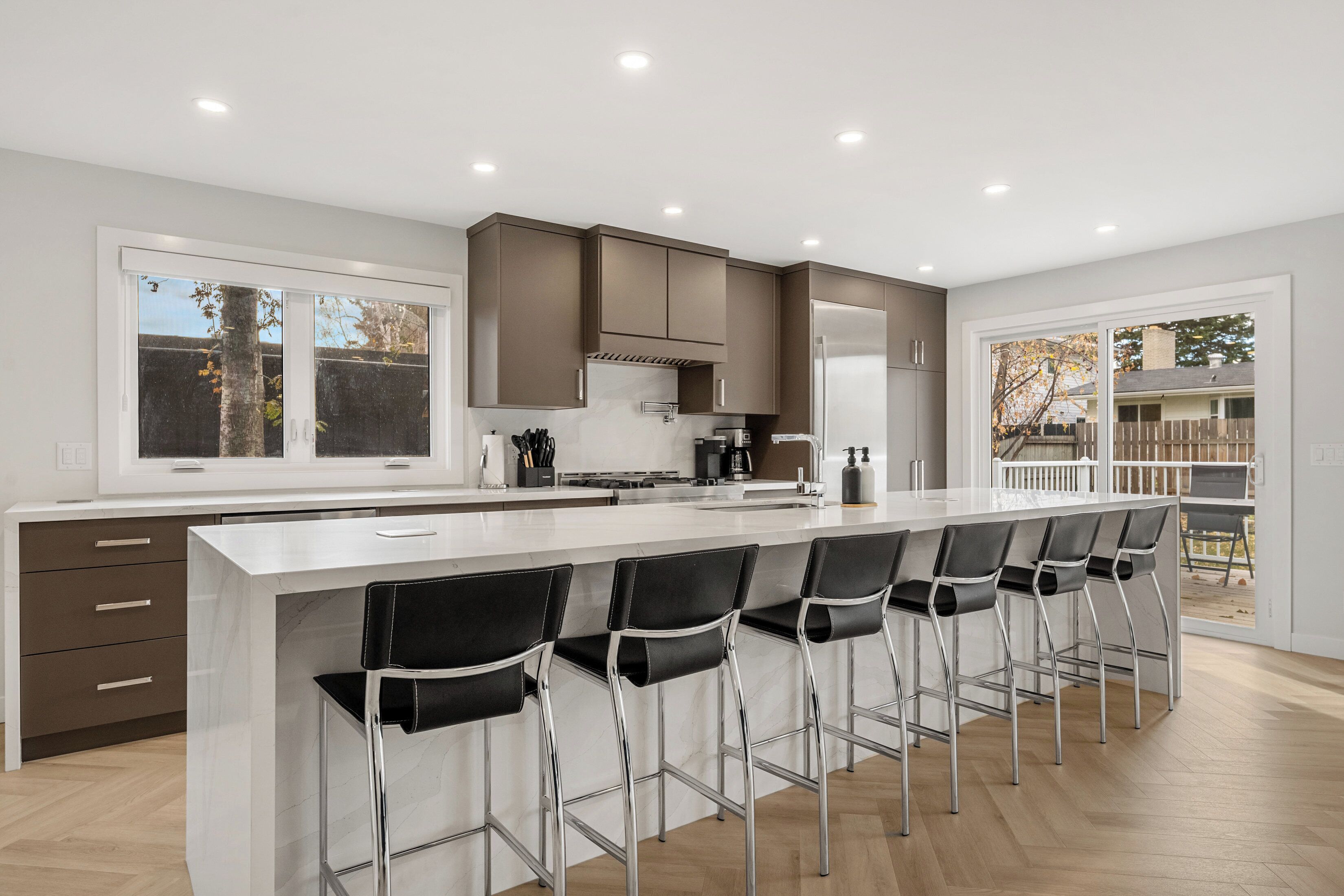 ثلاجة، ميكروويف، فرن، موقد طهي مسطح