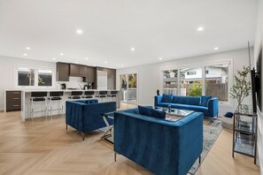 Téléviseur connecté, foyer, bureau