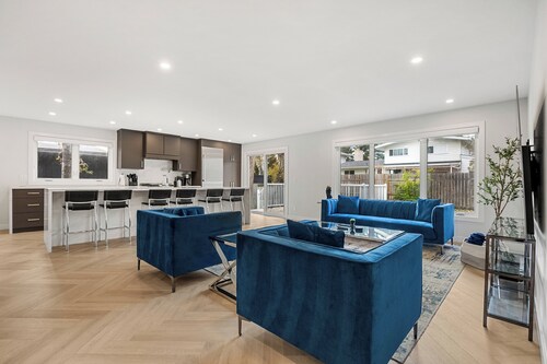 Prestigious Retreat w Gym, AC, Office, 5BR, Cable