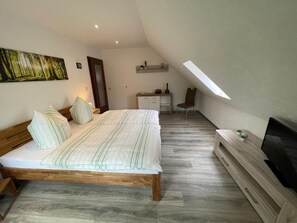 5 Schlafzimmer, Reisekinderbett, kostenloses WLAN, Bettwäsche