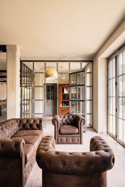 This is Italian elegance with a touch of country house charm.