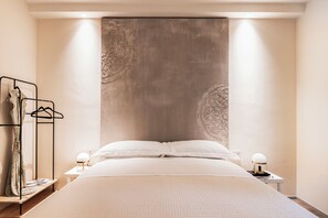 8 quartos, ferros/tábuas de passar roupa, Wi-Fi, roupa de cama