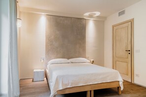 8 soverom, strykejern/-brett, wi-fi og sengetøy