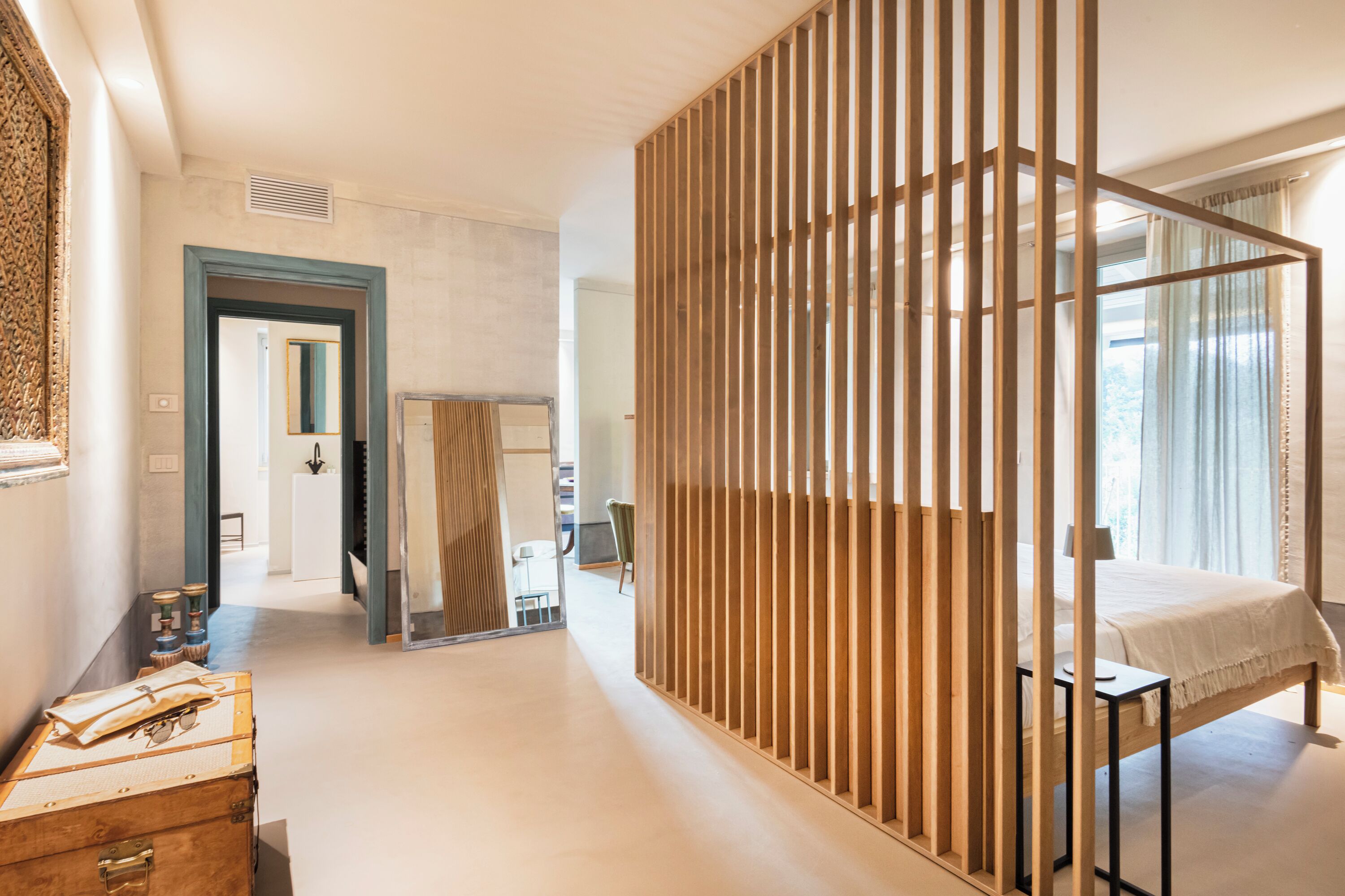 8 habitaciones, tabla de planchar con plancha, wifi y ropa de cama 