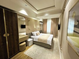 Deluxe Double Room, City View | In-room safe, blackout drapes, soundproofing, free WiFi