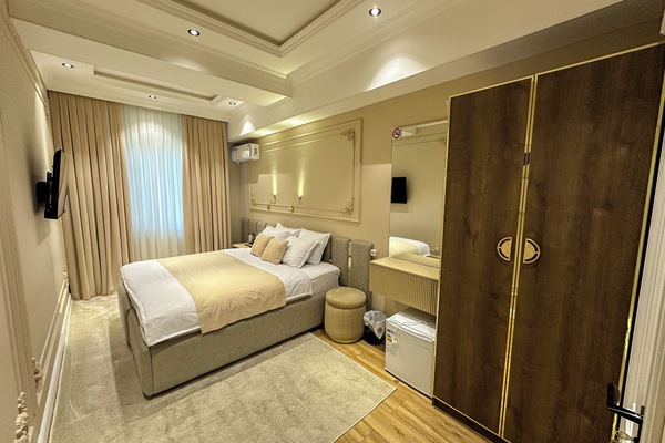 In-room safe, blackout curtains, soundproofing, free WiFi