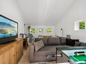 Fernseher, Kamin, Tischfußball