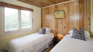 4 bedrooms, desk, iron/ironing board, free WiFi