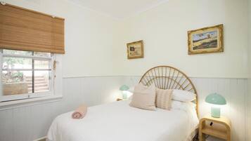 4 bedrooms, desk, iron/ironing board, free WiFi