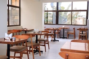 Restaurant - Canopy View Hotel (Meru)