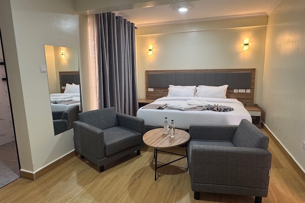 Executive Room | Desk, laptop workspace, free WiFi, bed sheets