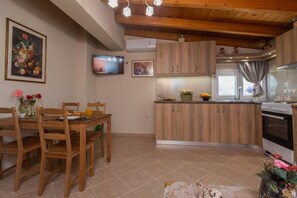 Dining - Nefeli Seaview Apartment  (Kefalonia)