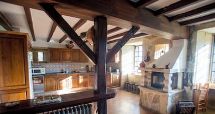 Pazo del Siglo Xvii en el Corazón de Galicia