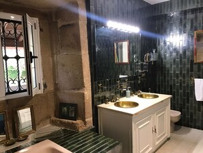 Hair dryer, towels, soap, shampoo - Pazo del Siglo Xvii en el Corazón de Galicia (Lalín)