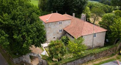 Pazo del Siglo Xvii en el Corazón de Galicia