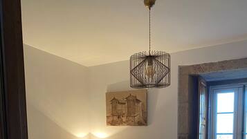 6 bedrooms, in-room safe, desk, iron/ironing board