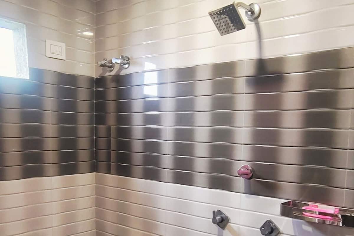 Douche, serviettes fournies