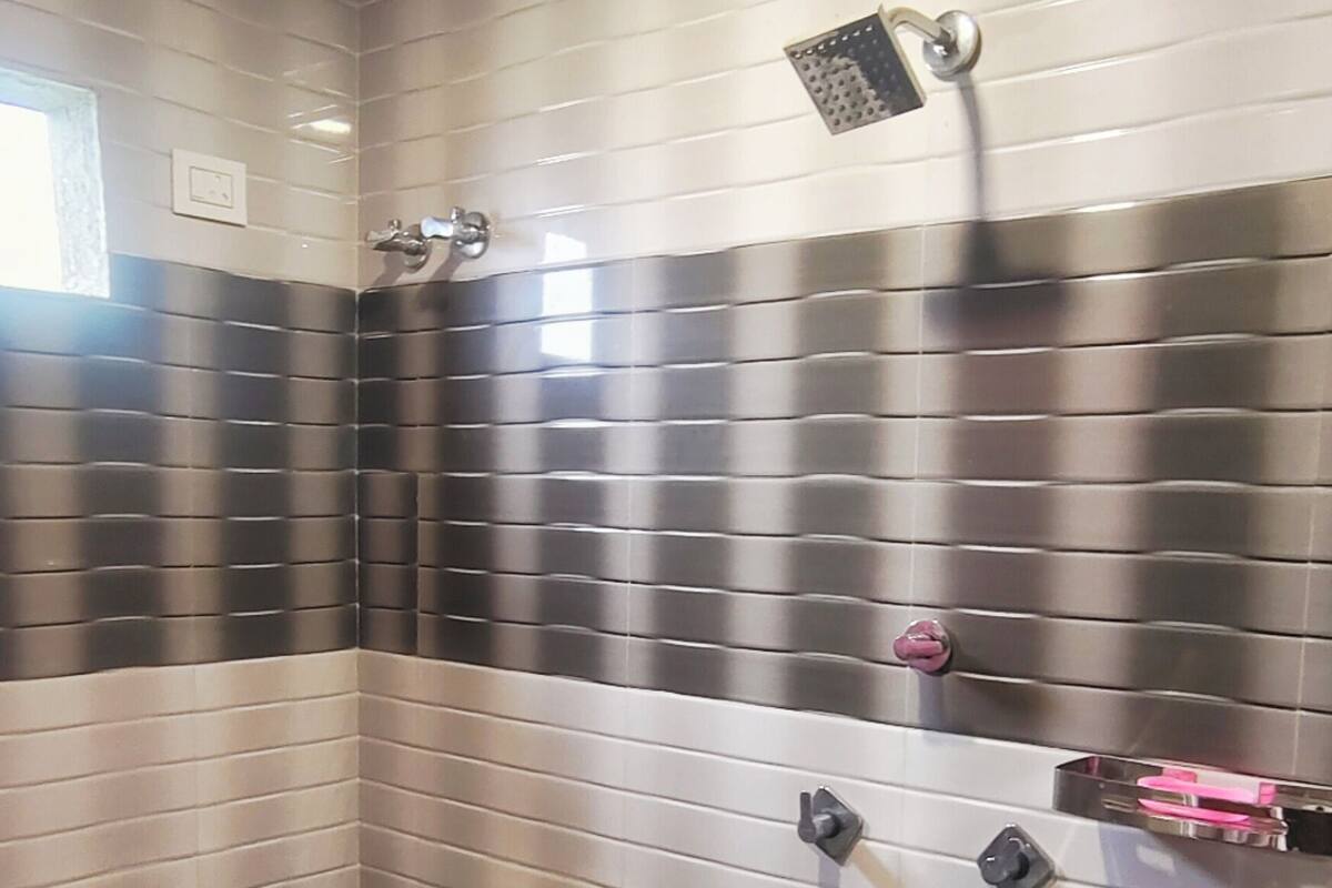 Shower, towels