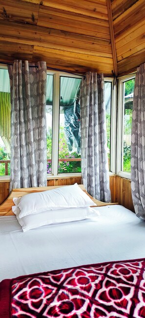 1 bedroom, desk, laptop workspace, free WiFi - Zero Points TheLaure cottage Shreeantu  (Shree Antu)
