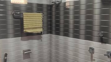 Shower, towels