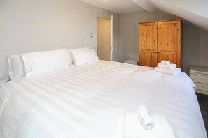 3 عدّة غرف نوم ومكواة/لوح كي وواي فاي مجانًا وملاءات أسرّة