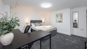 6 quartos, escrivaninha, ferros/tábuas de passar roupa