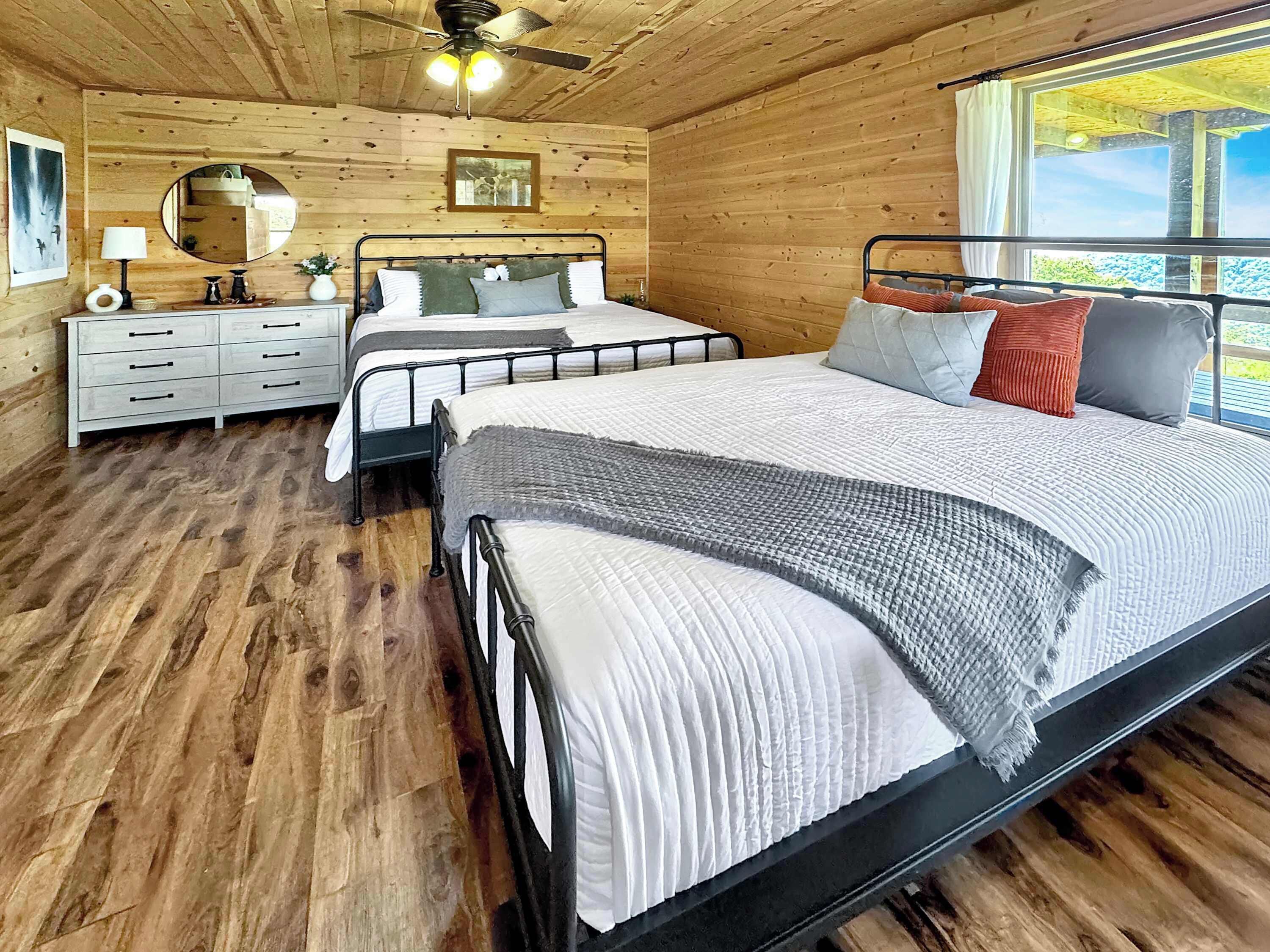 1 dormitorio, escritorio, tabla de planchar con plancha y wifi