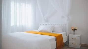 4 bedrooms, iron/ironing board, WiFi, bed sheets