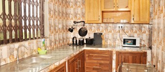 Vesgrah Homes cozy Apartment with Super King Size Bed