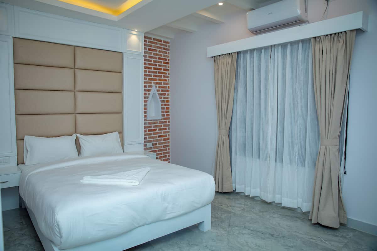 Habitación doble Deluxe, para no fumadores, vista a la montaña | Escritorio y wifi gratis