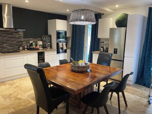 Micro-ondes, four, plaque de cuisson, lave-vaisselle