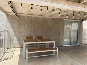 Outdoor dining - Extended Stay 3 or 4  Beds Cozy Smart Home Living (Las Vegas)