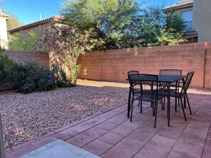 Outdoor dining - Extended Stay 3 or 4  Beds Cozy Smart Home Living (Las Vegas)