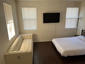 3 bedrooms, desk, iron/ironing board, free WiFi - Extended Stay 3 or 4  Beds Cozy Smart Home Living (Las Vegas)